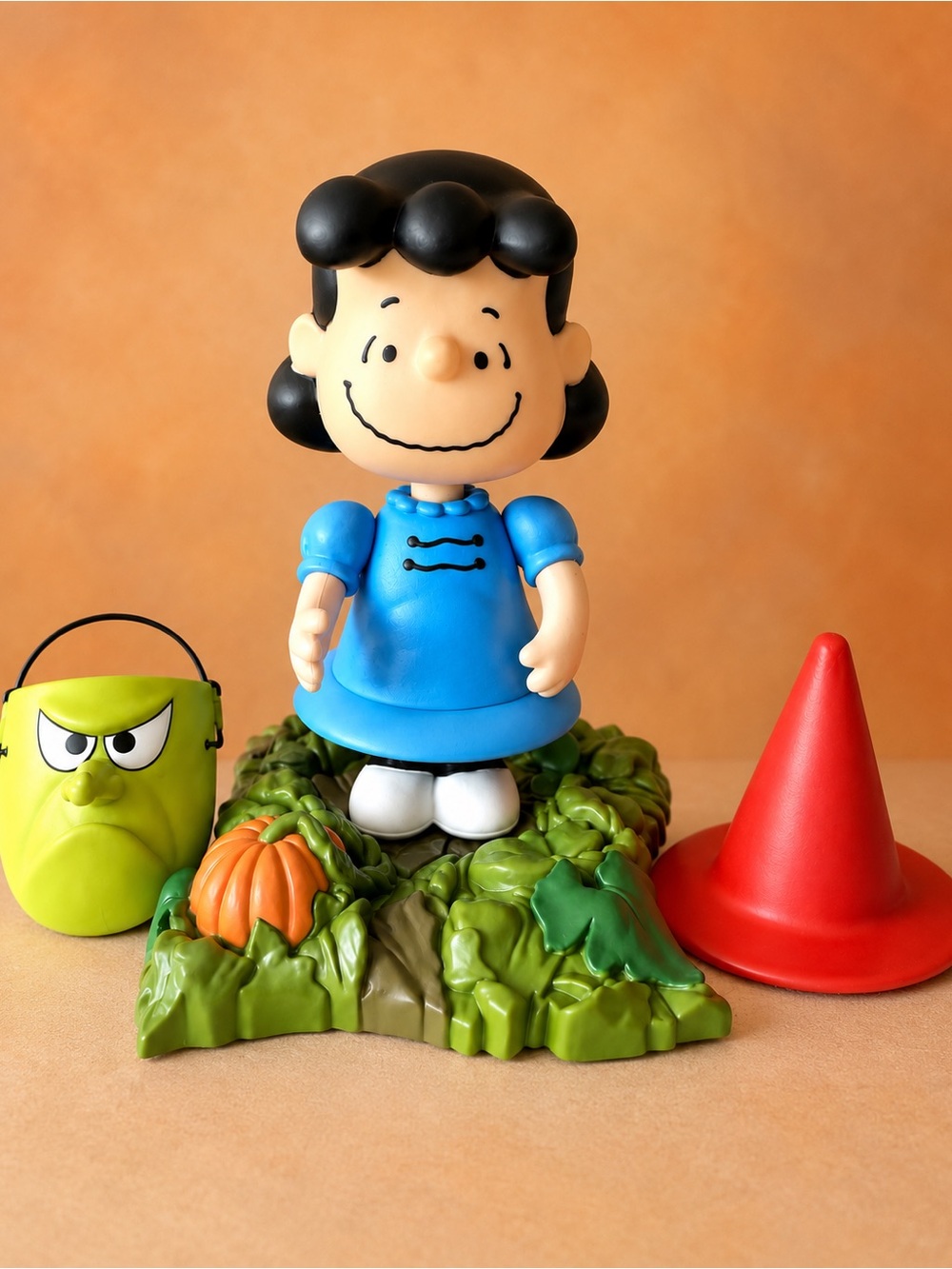 Peanuts Lucy Great Pumpkin Halloween Memory Lane Figure